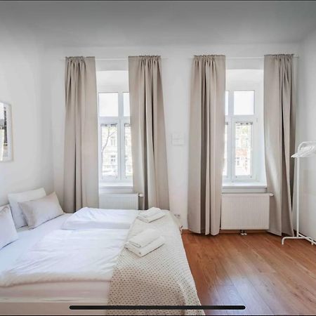 Apartments Next To Schoenbrunn Виена Екстериор снимка