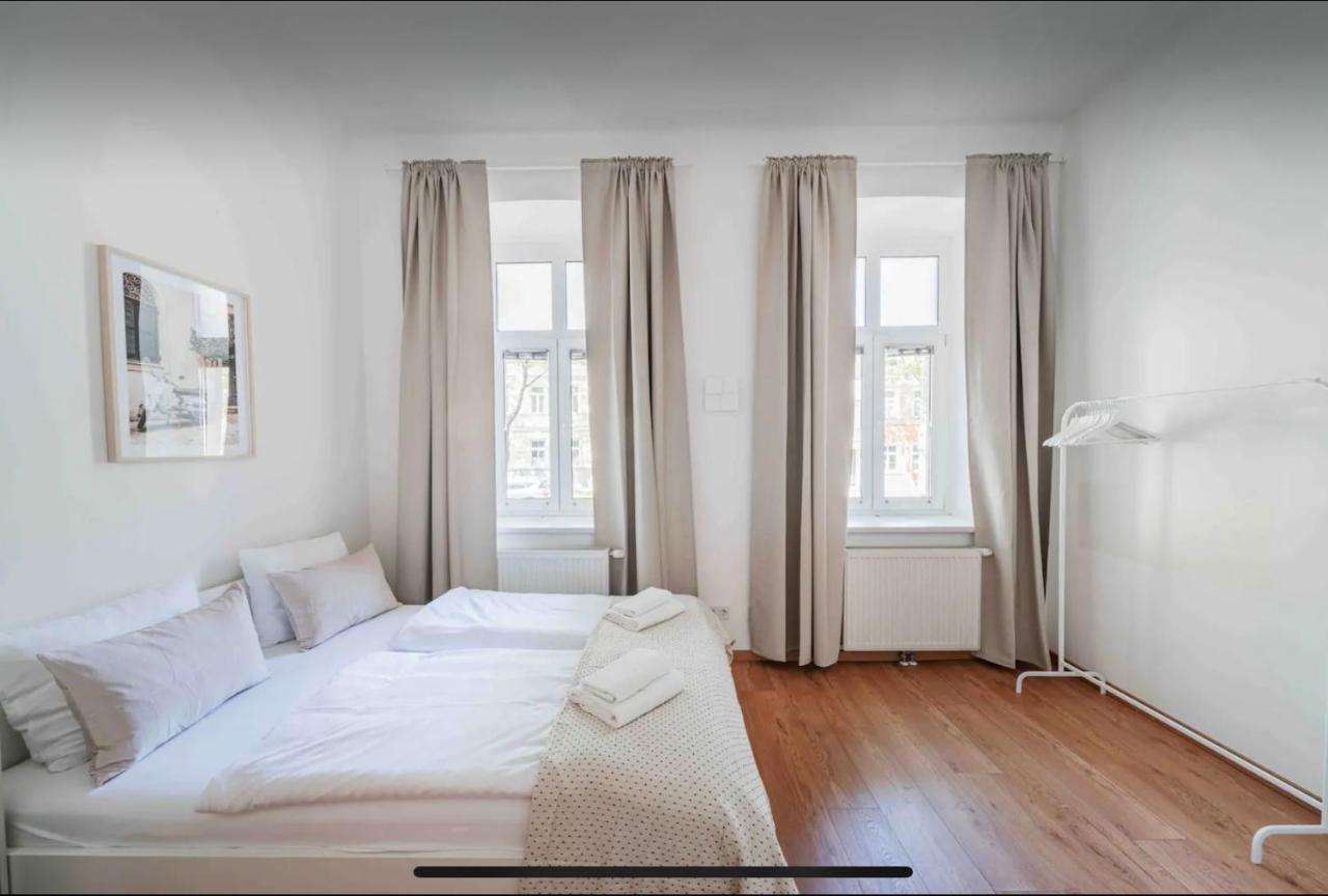 Apartments Next To Schoenbrunn Виена Екстериор снимка