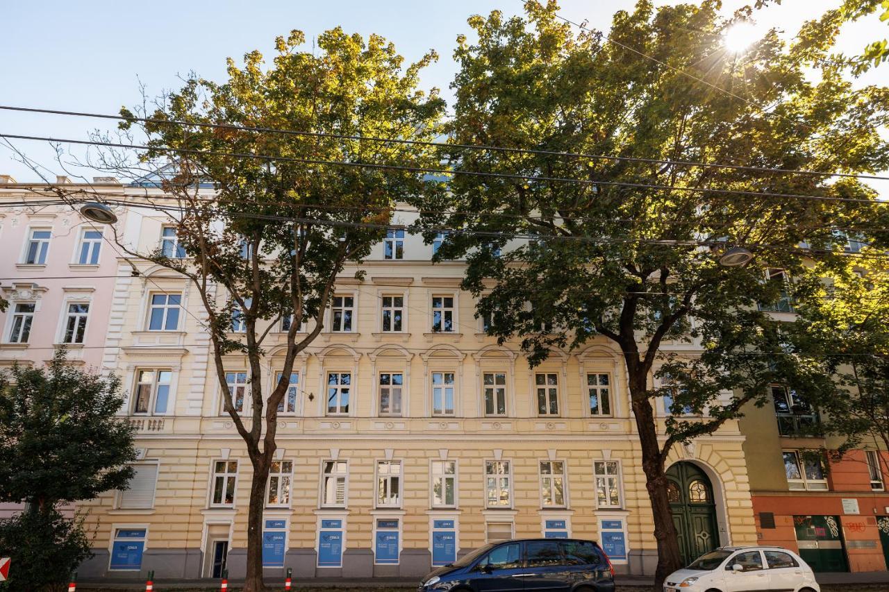 Apartments Next To Schoenbrunn Виена Екстериор снимка