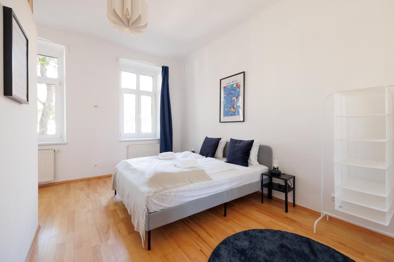 Apartments Next To Schoenbrunn Виена Екстериор снимка
